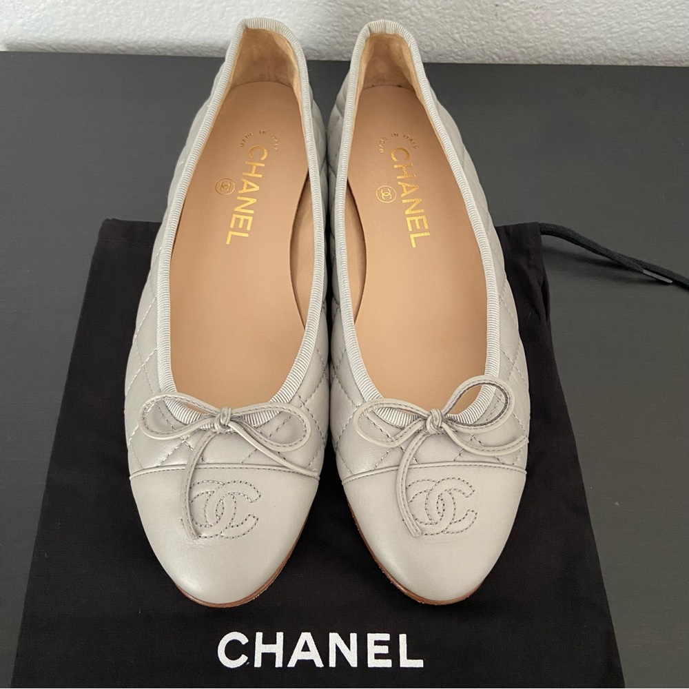 “Like new” Chanel Quilted Leather CC Cap Toe Bow Ballet Flats
